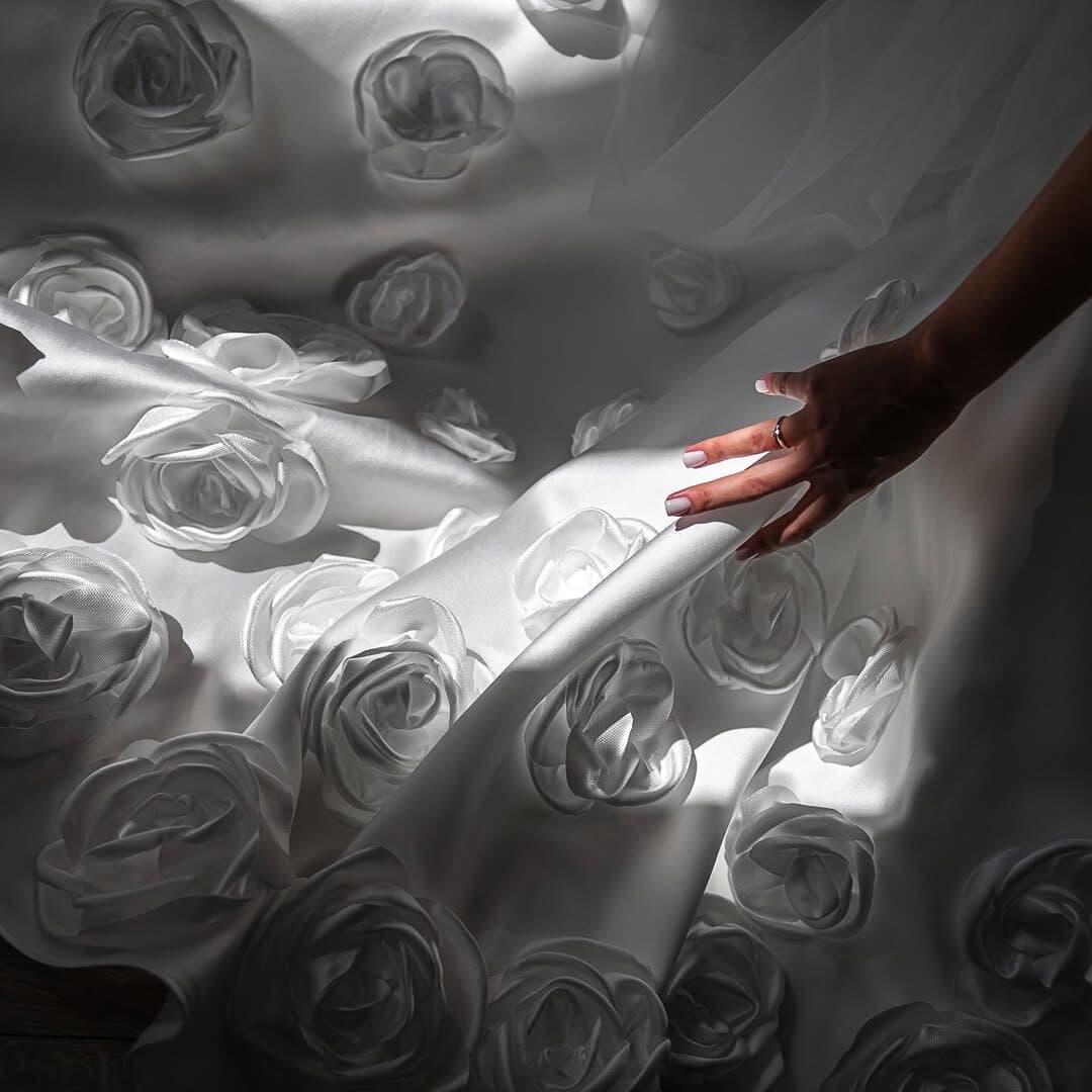 Soft light, deep shadow